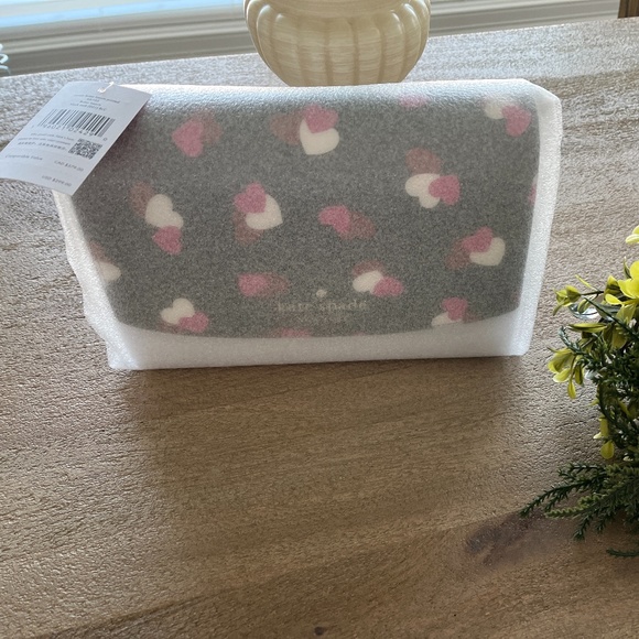 kate spade Carson Flutter Hearts Printed Crossbody (k6105) - Picture 10 of 13